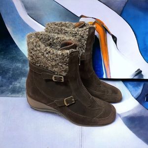 AQUATALIA Snow Buckle Suade Ankle Boots Booties Shoes Size 6.5 Brown